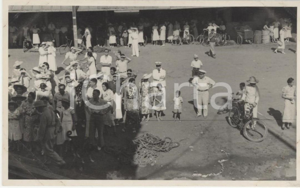 Fotografia d epoca originale 1930 ca PAPEETE POLINESIA Gruppo in attesa al porto  Foto anonima 14x9 cm 5 1