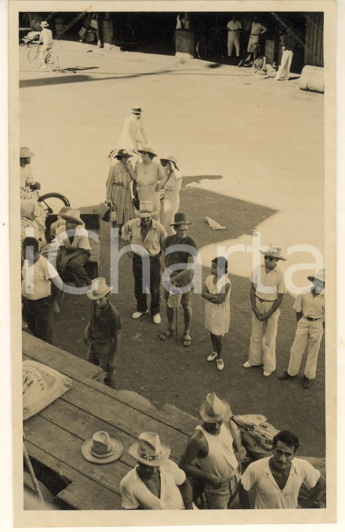 Fotografia d epoca originale 1930 ca PAPEETE POLINESIA Gruppo in attesa al porto  Foto anonima 9x14 cm 6 1