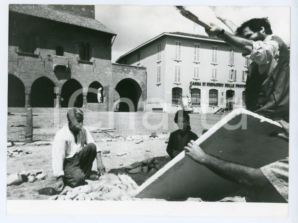 Fotografia d epoca originale 1990 RAI 1 Qualcosa di Don Orione di Marcello SIENA Scena dal set  Foto 24x18 1