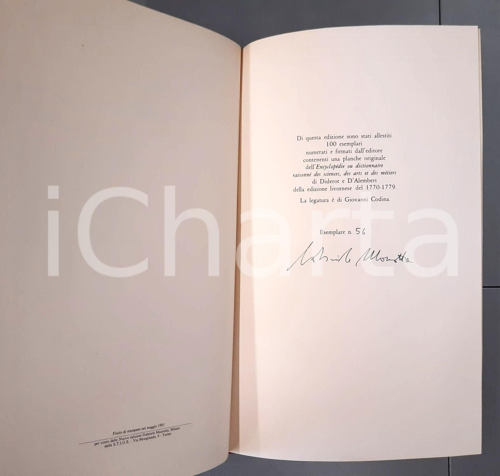 1981 COLLEZIONE DELL'ENCICLOPEDIA Il Teatro - F. Mastropasqua *Ed. MAZZOTTA Brossura editoriale con copertina rigida e cofanetto.Contiene planche originale dell'Encyclopédie ou dictionnaire raisonné des sciences, des arts et des métiers di Diderot e D'Alembert.Edizione limitata con autografo di Gabriele Mazzotta.Esemplare n° 56/100 numerato a mano.EDITORE: Gabriele Mazzotta Editore - MilanoPAGINE: 229 GOOD/buono ma lievi tracce d'uso e abrasioni al dorso Formato: 27x43 cm originale e autentica 1