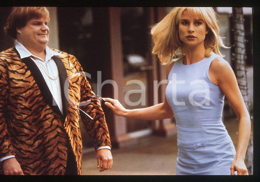BEVERLY HILLS NINJA Chris FARLEY Nicollette SHERIDAN 1997 - 35mm vintage slide Diapositiva originale, in formato 35 mm.Per i diritti rivolgersi a ICharta.E' severamente vietata la riproduzione. Tutti i diritti sono riservati.ICharta mette in vendita, sul negozio eBay e in esclusiva sul sito "icharta" il proprio archivio composto da numerose diapositive e negativi fotografici d'epoca, tutti originali e autentici, che attraversano la storia del costume tra la fine degli anni Sessanta e Novanta.Si tratta di uno sguardo inedito sull'attualità, la politica, la vita quotidiana, il gossip e la cultura, che fotografa il cambiamento della nazione in quest'ultimo scorcio del XX secolo. Un'occasione unica per il mercato del collezionismo, che vede finalmente disponibile un archivio eccezionale per vastità, tematiche e condizioni, in un settore (il negativo fotografico e la diapositiva) di assoluta novità e dalle interessanti prospettive di investimento.  GOOD/buono   originale e autentica 1