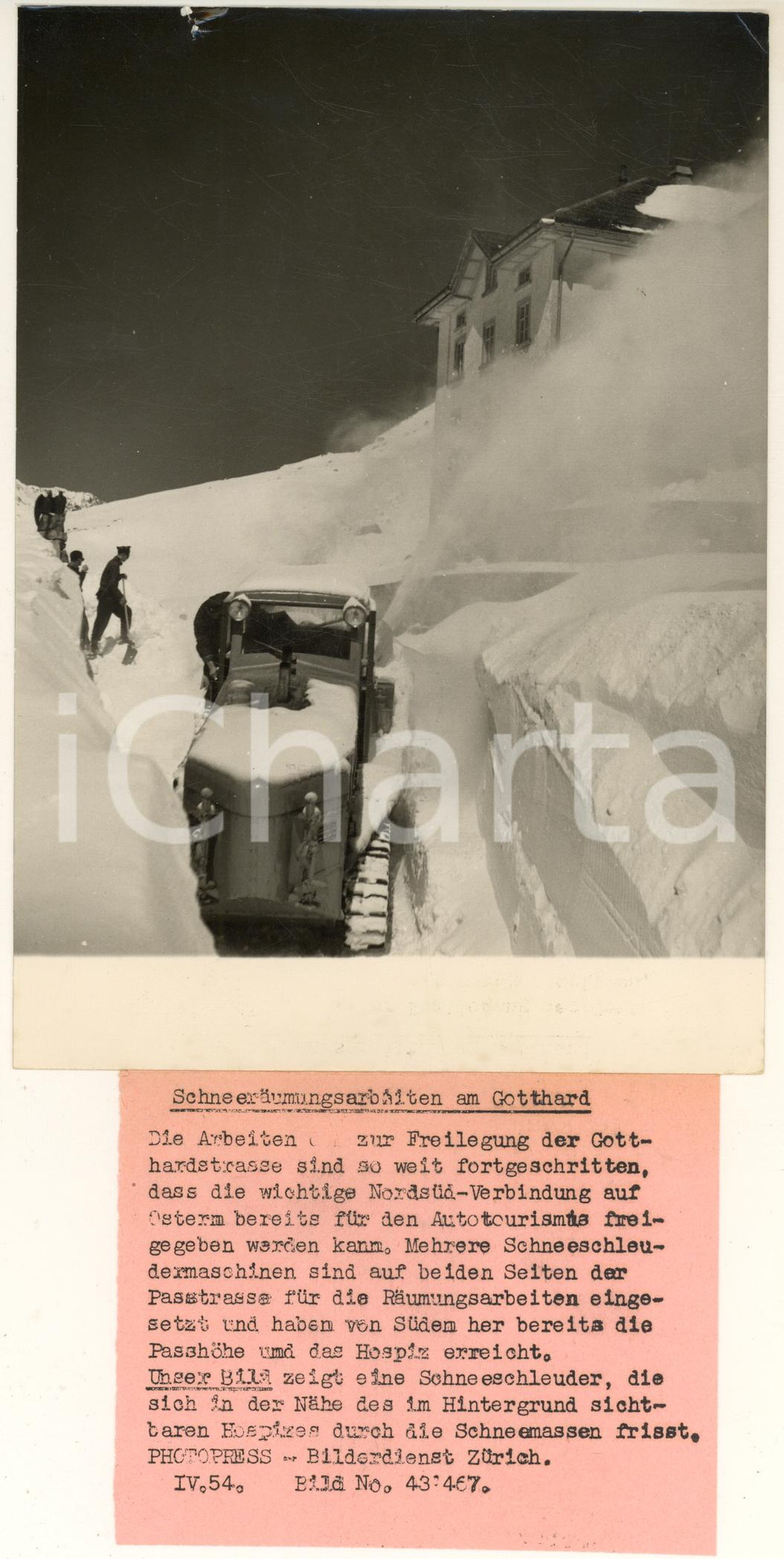 1954 PASSO DEL SAN GOTTARDO Ventilatore in azione per rimozione della neve *Foto Fotografia d'epoca con didascalia coeva. POOR/danneggiato piegatura con piccola sbrecciatura al margine superiore e sovraimpressione centrale Formato: 13x18 cm originale e autentica 1
