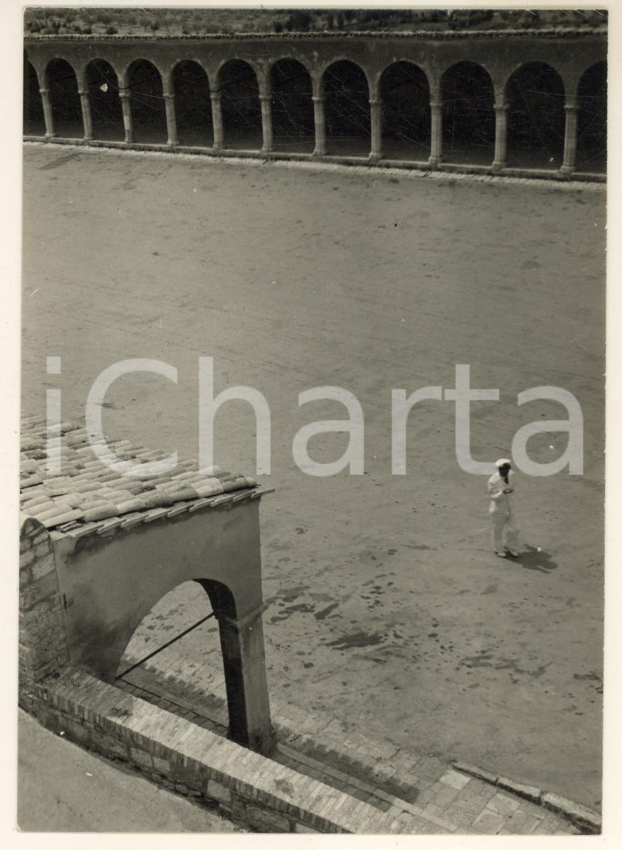 Fotografia d epoca originale 1965 ca ASSISI Piazza di S. Francesco  Foto ARTISTICA animata 11x15 cm 1