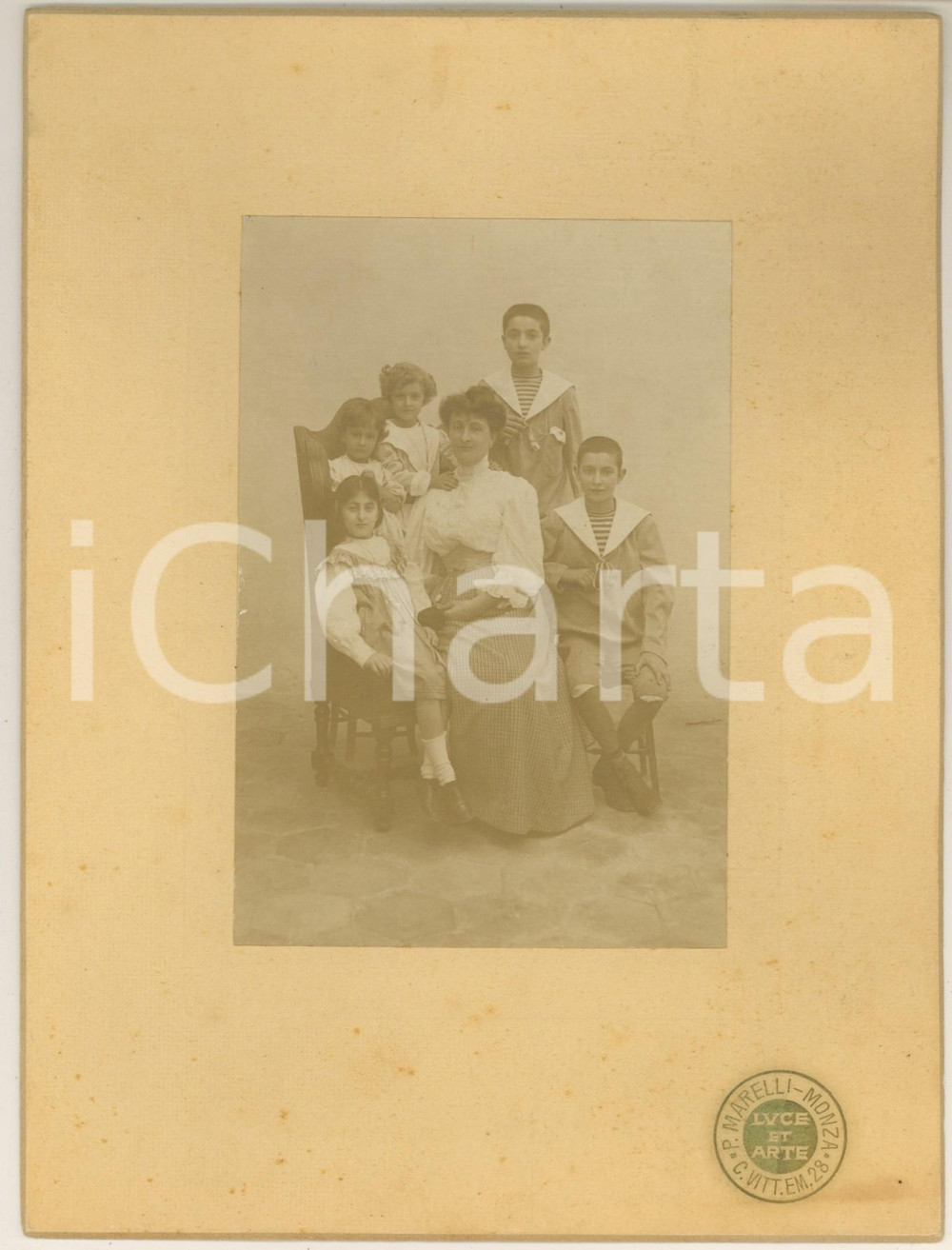 Fotografia d epoca originale 1910 ca MONZA Donna con cinque figli  Ritratto  Foto P. MARELLI 17x22 cm 1