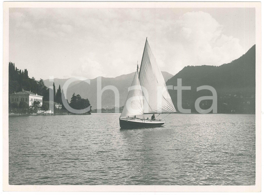 Fotografia d epoca originale 1960 ca LAGO DI GARDA Veduta con barca a vela  Foto artistica 3 1