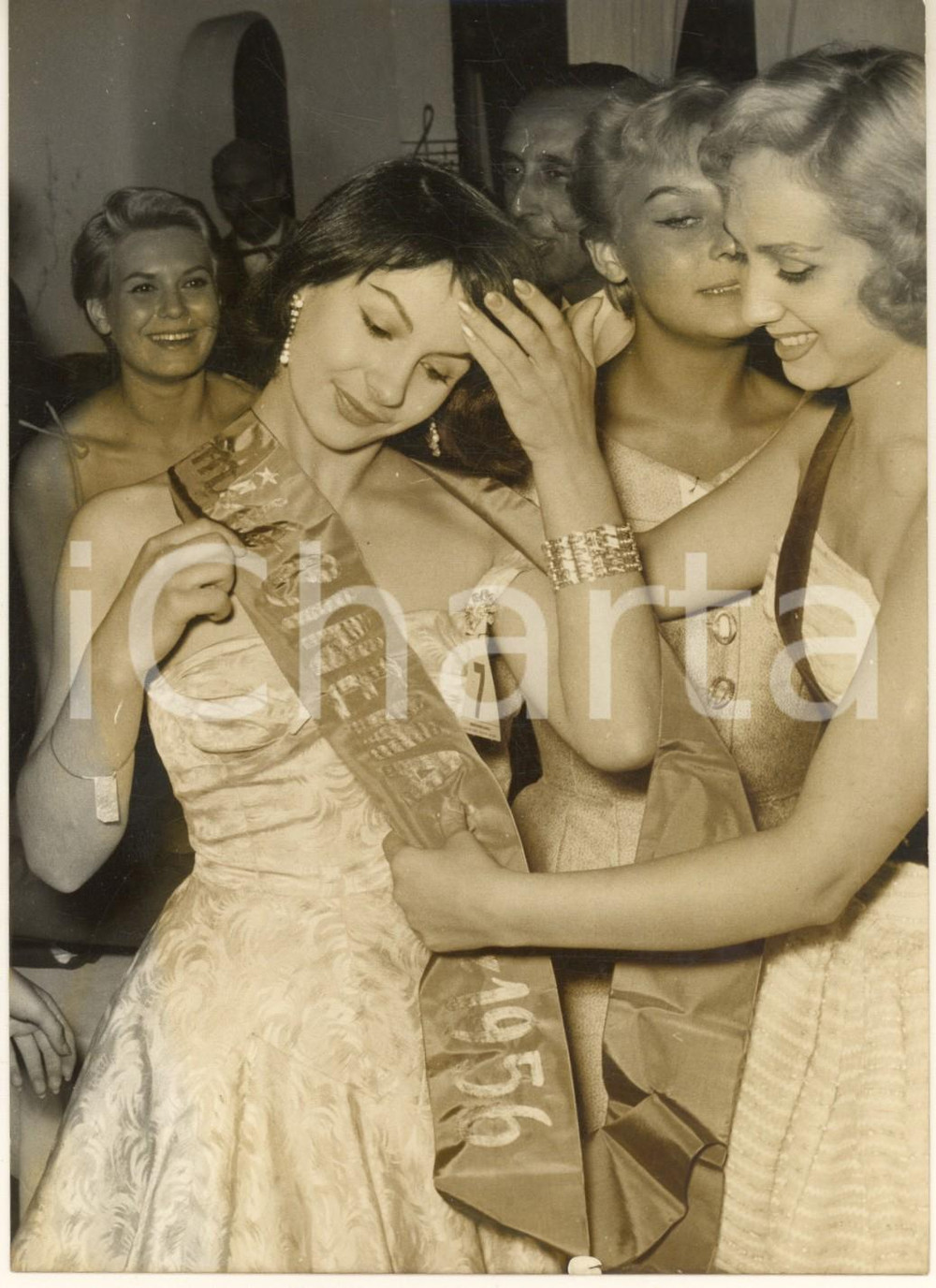 Fotografia d epoca originale 1956 ROMA Susi MONTORI vince la fascia di MISS CINEMA Foto 13x18 cm 1