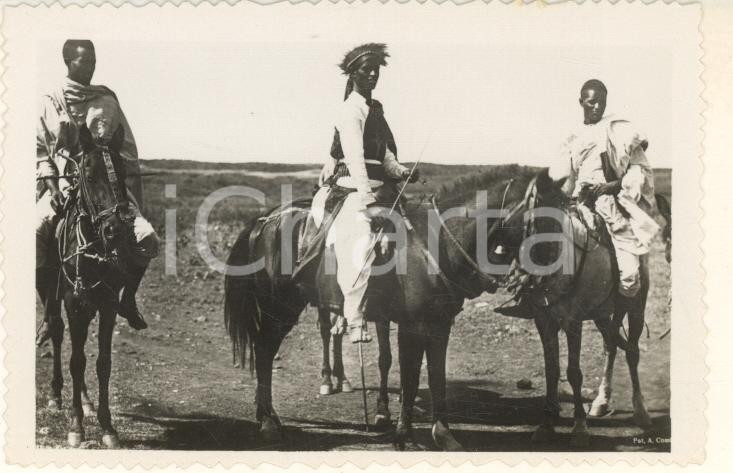Fotografia d epoca originale 1935ca A.O.I. ETIOPIA Ritratto di guerrieri a cavallo VERA PHOTO cm 5,8x9 1