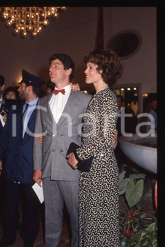 Fotografia d epoca originale 1986 Sigourney WEAVER Jim SIMPSON Festival VENEZIA 35 mm vintage slide 1 1