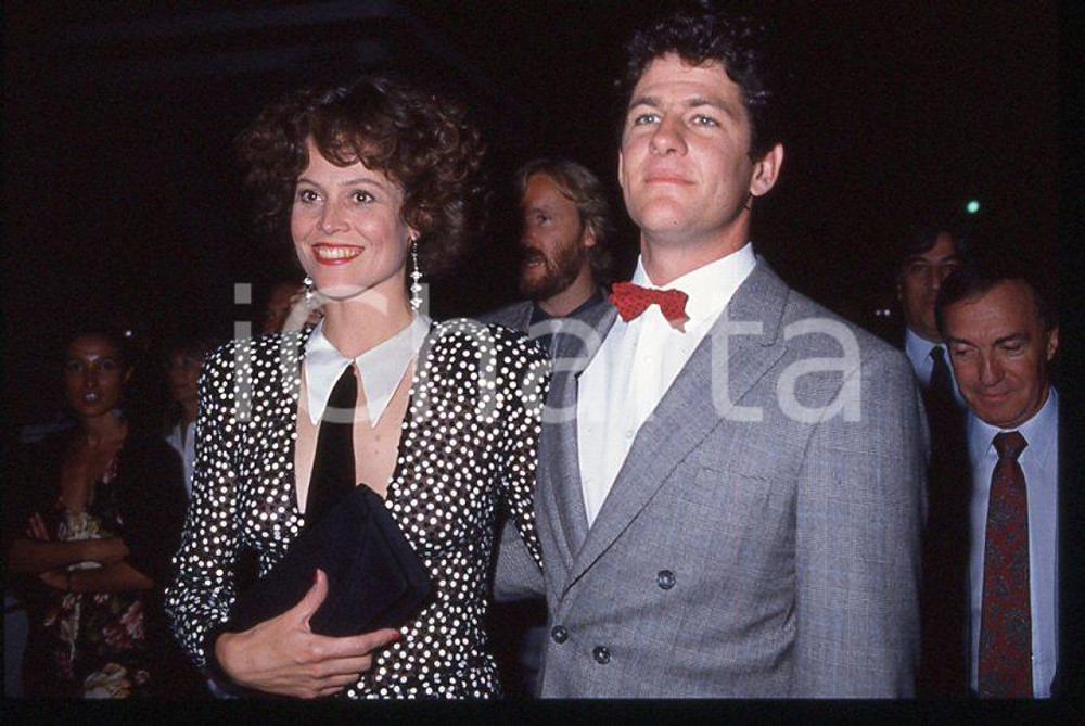 Fotografia d epoca originale 1986 Sigourney WEAVER Jim SIMPSON Festival VENEZIA 35 mm vintage slide 19 1