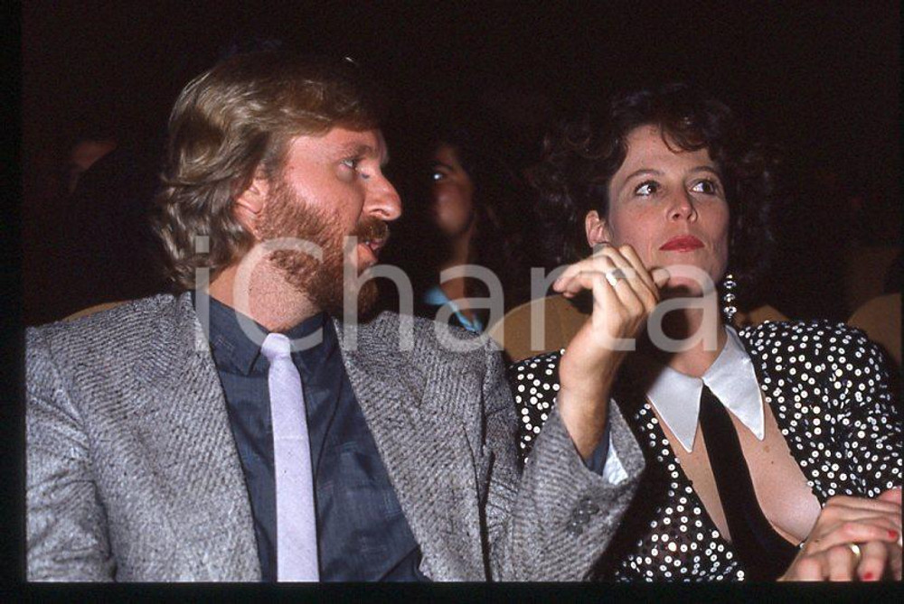 Fotografia d epoca originale 1986 Sigourney WEAVER James CAMERON Festival VENEZIA 35 mm vintage slide 30 1