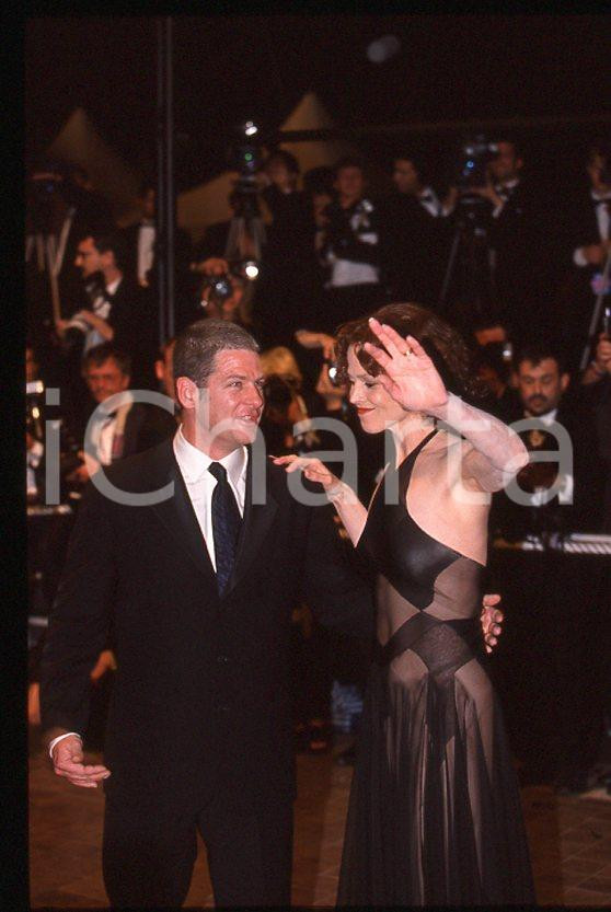 Fotografia d epoca originale 1985 ca Sigourney WEAVER Jim SIMPSON Festival di CANNES 35 mm vintage slide 5 1