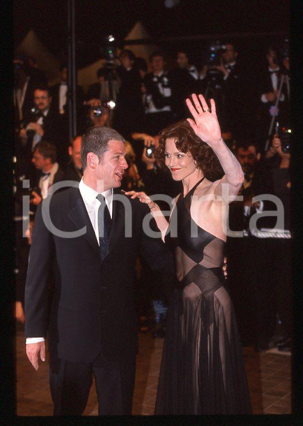 Fotografia d epoca originale 1985 ca Sigourney WEAVER Jim SIMPSON Festival di CANNES 35 mm vintage slide 7 1
