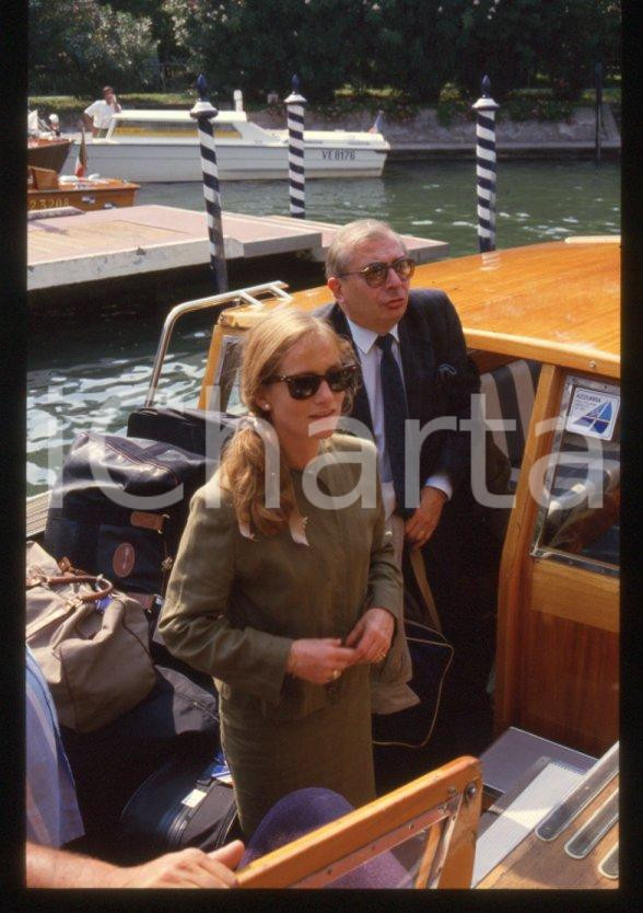 Fotografia d epoca originale 1985 ca Isabelle HUPPERT Claude CHABROL Mostra VENEZIA 35 mm vintage slide 1 1