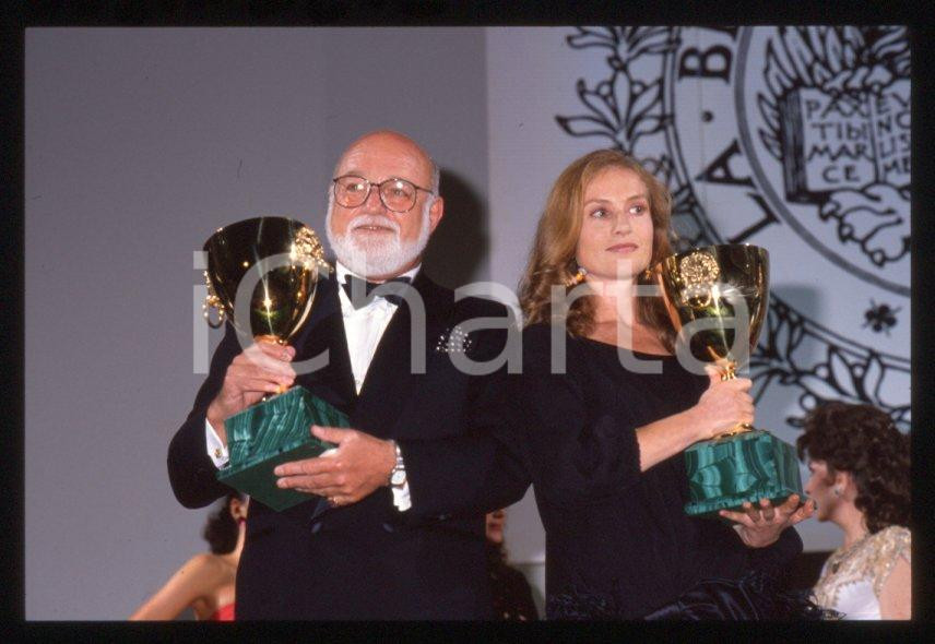Fotografia d epoca originale 1985 ca Isabelle HUPPERT John SCHLESINGER Mostra VENEZIA 35 mm vintage slide 2 1