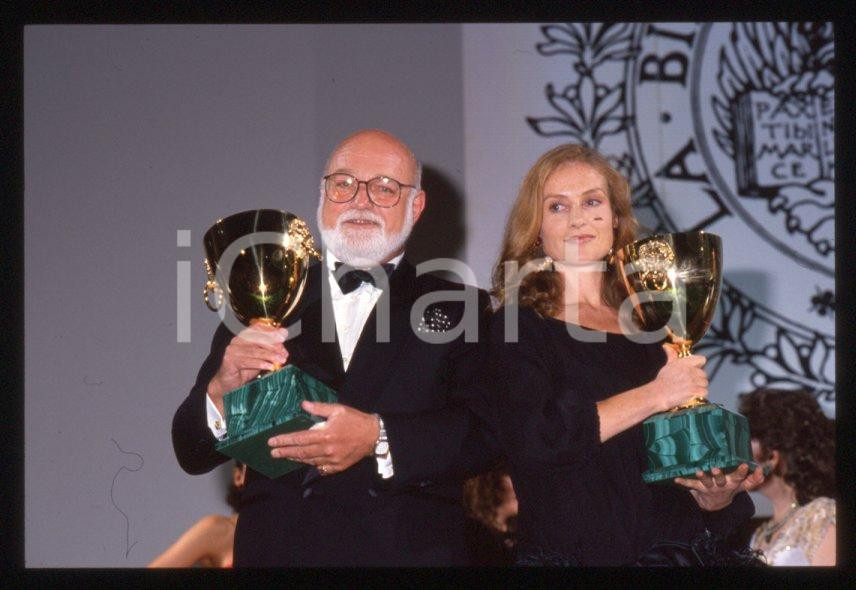 Fotografia d epoca originale 1985 ca Isabelle HUPPERT John SCHLESINGER Mostra VENEZIA 35 mm vintage slide 3 1