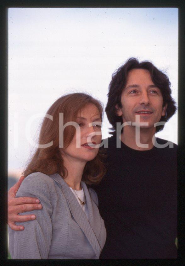 Fotografia d epoca originale 1995 ca Isabelle HUPPERT JeanHugues ANGLADE  CANNES 35 mm vintage slide 1 1