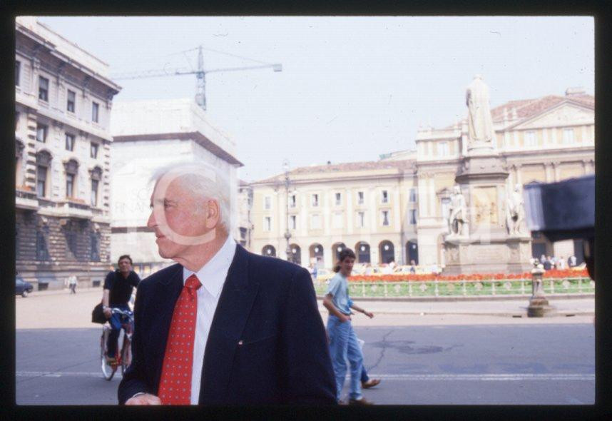 Fotografia d epoca originale 1988 MILANO Burt LANCASTER in Piazza della Scala  35 mm vintage slide 10 1