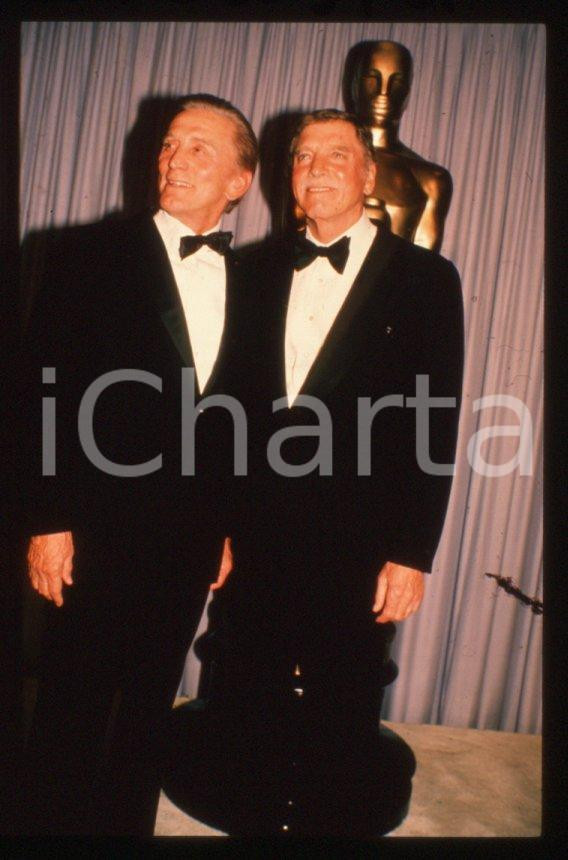 Fotografia d epoca originale 1990 CA Burt LANCASTER Kirk DOUGLAS Academy awards OSCAR  35 mm vintage slide 1