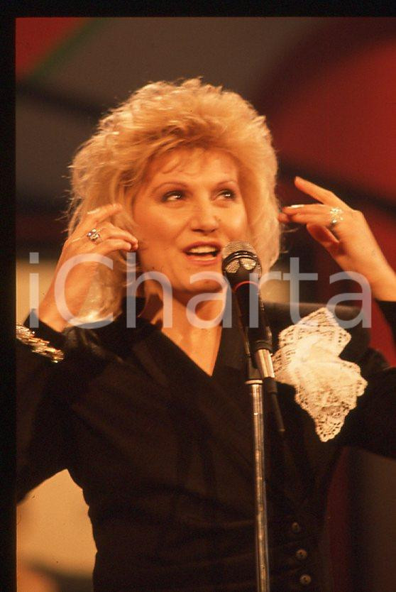Fotografia d epoca originale 1990 ca Gilda GIULIANI Ritratto cantante  35 mm vintage slide 15 1