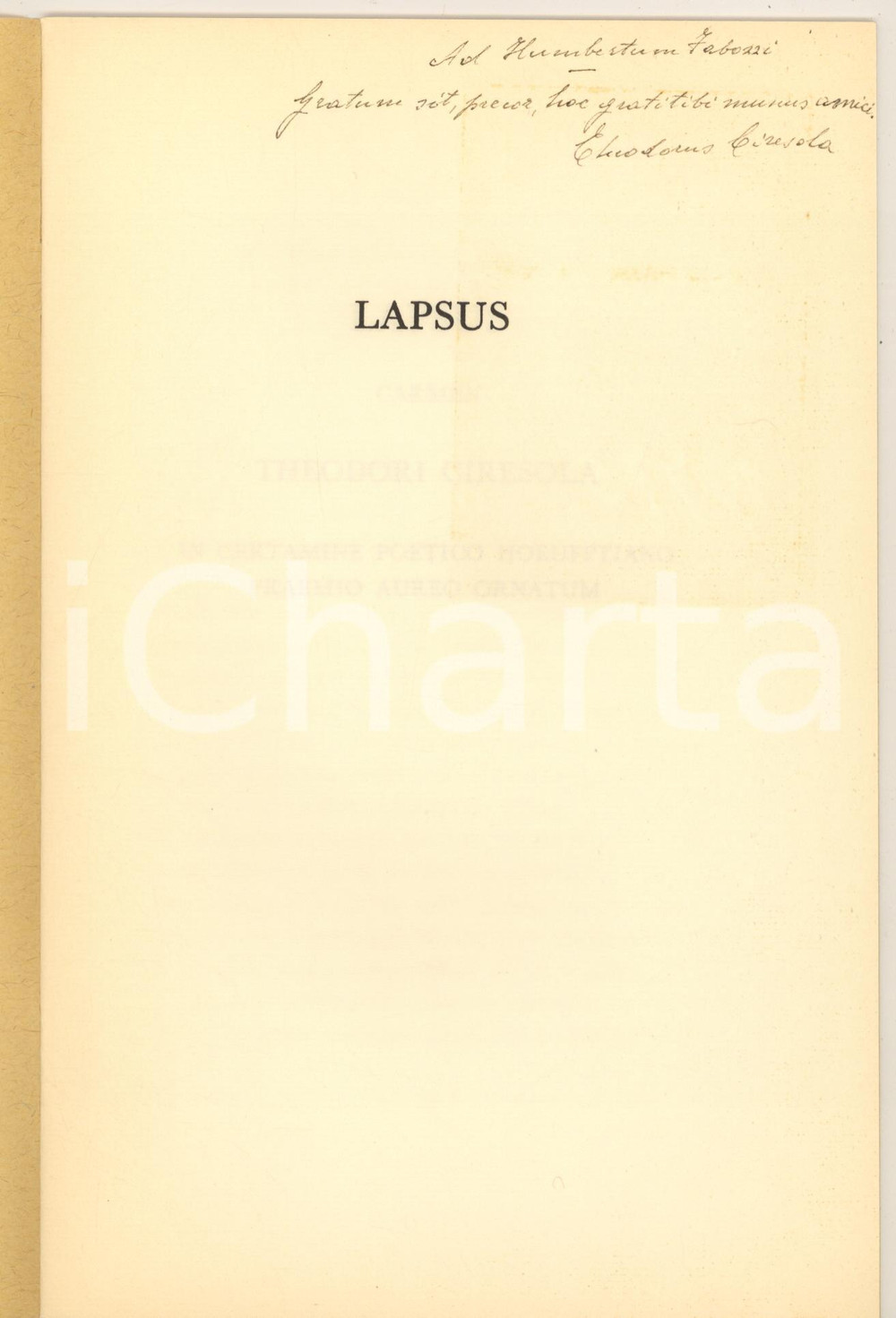 1962 Teodoro CIRESOLA Lapsus - Invio AUTOGRAFO *Certamen Hoeufftianum Pubblicazione originale d'epoca, con copertina flessibile, contenente il testo presentato dal poeta e latinista Teodoro Ciresola per il celebre premio letterario di poesia in lingua latina che veniva assegnato ad Amsterdam.Invio autografo all'interno.PAGINE: 10EDITORE: Academia Regia Disciplinarum Nederlandica Amstelodami FAIR/discreto macchia in copertina, dovuta a ex libris interno Formato: 17x24 cm originale e autentica 1