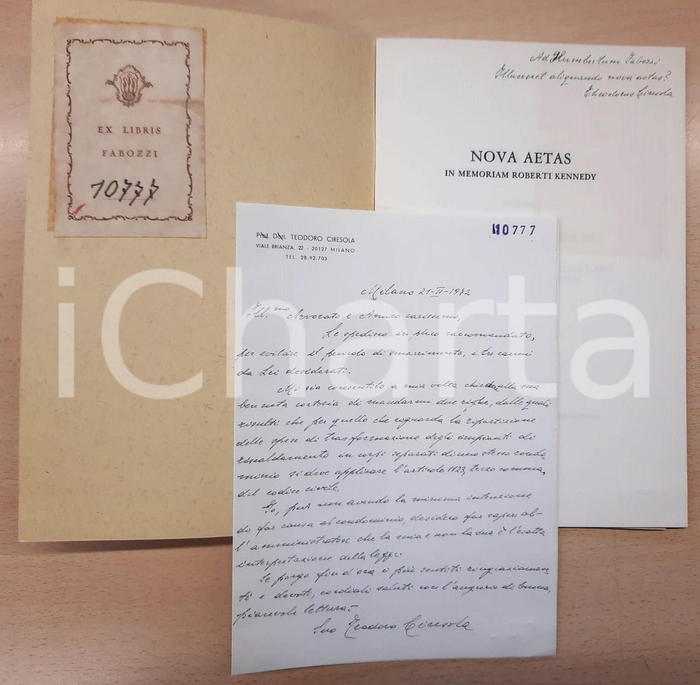 1969 Teodoro CIRESOLA Nova Aetas - In memoria di Robert Kennedy *Invio AUTOGRAFO Pubblicazione originale d'epoca, con copertina flessibile, contenente il testo presentato dal poeta e latinista Teodoro Ciresola per il celebre premio letterario di poesia in lingua latina Certamen Hoeufftianum, che veniva assegnato ad Amsterdam.Invio autografo all'interno e lettera autografa accompagnatoria.Unita bozza dattiloscritta di risposta.PAGINE: 6EDITORE: Academia Regia Disciplinarum Nederlandica Amstelodami GOOD/buono  Formato: 17x24 cm originale e autentica 1
