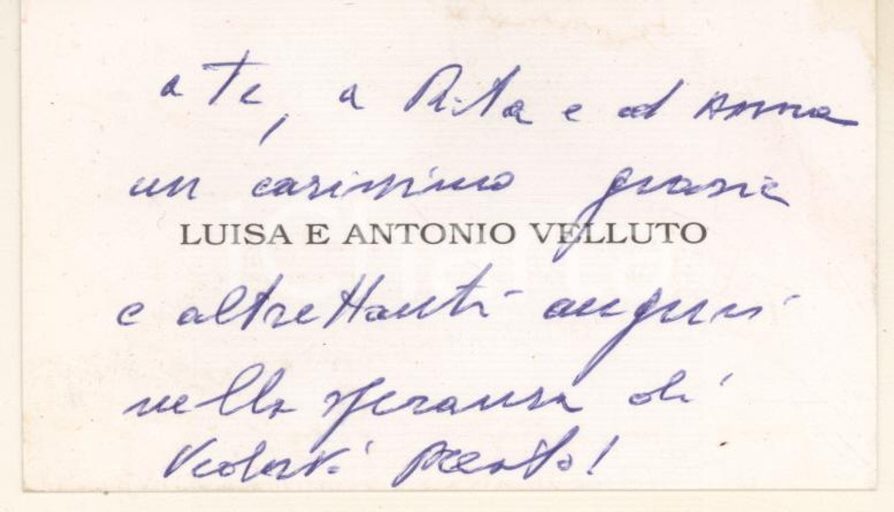 1970 ca Luisa e Antonio VELLUTO - Biglietto da visita AUTOGRAFO Biglietto da visita con messaggio autografo. GOOD/buono  Formato: 9x5 cm originale e autentica 1