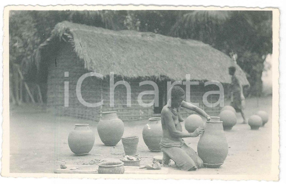 1930 ca C. ZAGOURSKI - CONGO BELGE Femme potier - Carte postale FP NV  Fotocartolina postale d'epoca, del fotografo Casimir Zagourski.éCONDIZIONI: GOODFORMATO: 9x14 cm    originale e autentica 1