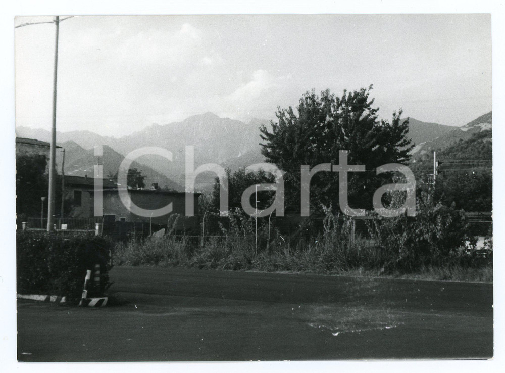 Fotografia d epoca originale 1981 PIETRASANTA  PONTEROSSO Monte Altissimo e Via Aurelia  Foto 17x13 cm 1