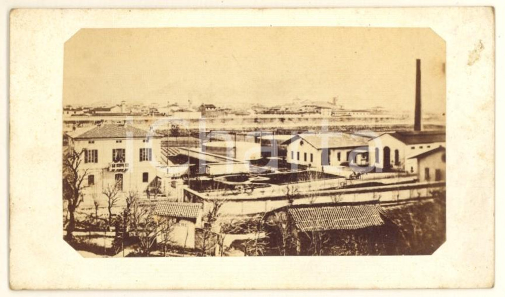 1870 ca VILLA CARCINA (BS) Stabilimento GLISENTI - Foto A. OGHERI CDV RARA (3) Rara fotografia, originale d'epoca, su cartoncino morbido, che mostra lo stabilimento siderurgico fondato da Francesco Glisenti. FOTOGRAFO: Alessandro Ogheri - Brescia  FAIR/discreto macchia marginale FORMATO: 10x6 cm originale e autentica 1