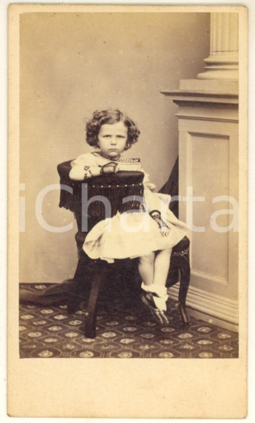 1870 ca BRESCIA Ritratto di bambina seduta - Foto G. TRAININI CDV Fotografia originale d'epoca, montata su cartoncino morbido. FOTOGRAFO: Giovanni Trainini - Brescia GOOD/buono  Formato: 6x10 cm originale e autentica 1