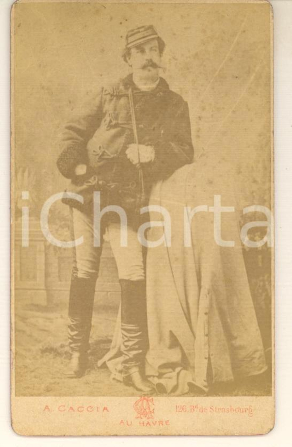1870 ca LE HAVRE Ufficiale in divisa - Ritratto *Foto A. CACCIA CDV Fotografia originale d'epoca, montata su cartoncino rigido. FOTOGRAFO: Angelo Maria Alessio Caccia - 126 boulevard de Strasbourg, Le Havre GOOD/buono  Formato: 6x10 cm originale e autentica 1