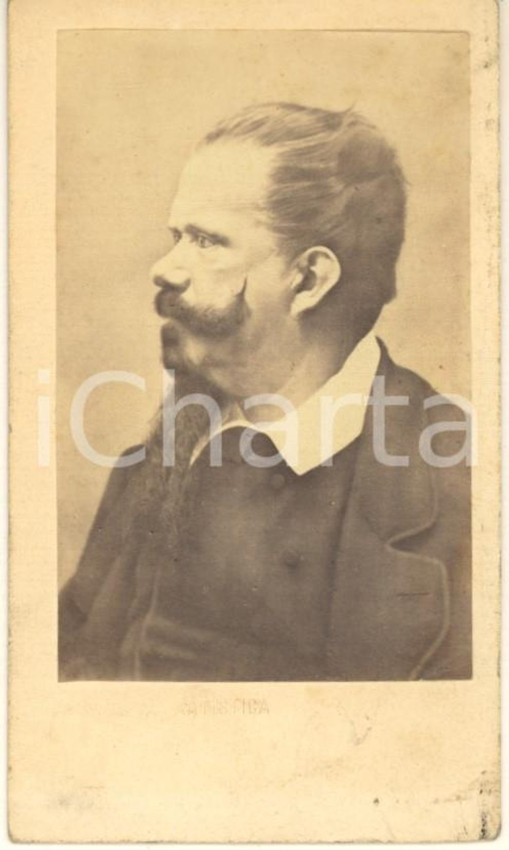 1865 ca CASA SAVOIA Vittorio Emanuele II Re d'Italia in abiti civili *Foto CDV Fotografia originale d'epoca, montata su cartoncino morbido. FOTOGRAFO: A. Duroni - Milano FAIR/discreto lievi macchie Formato: 6x10 cm originale e autentica 1