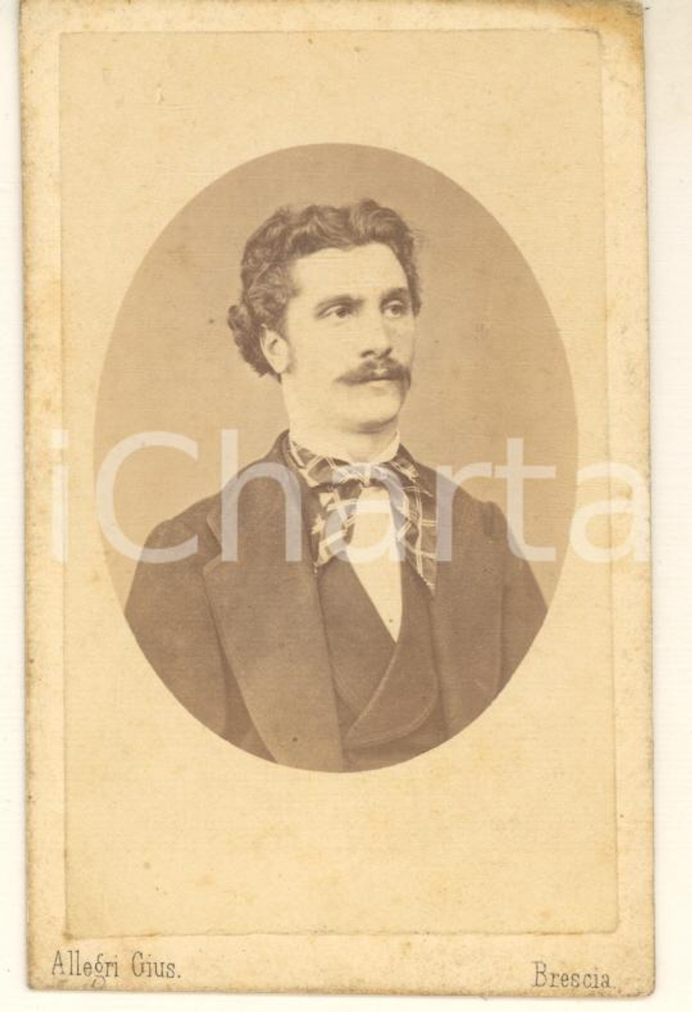 1870 ca BRESCIA Nobile Simeone PARATICO - Ritratto *Fotografia G. ALLEGRI CDV Fotografia originale d'epoca, su cartoncino morbido, che ritrae il nobile bresciano. Didascalia manoscritta al verso.FOTOGRAFO: G. Allegri - Brescia FAIR/discreto lieve sbrecciatura angolare Formato: 6x10 cm originale e autentica 1