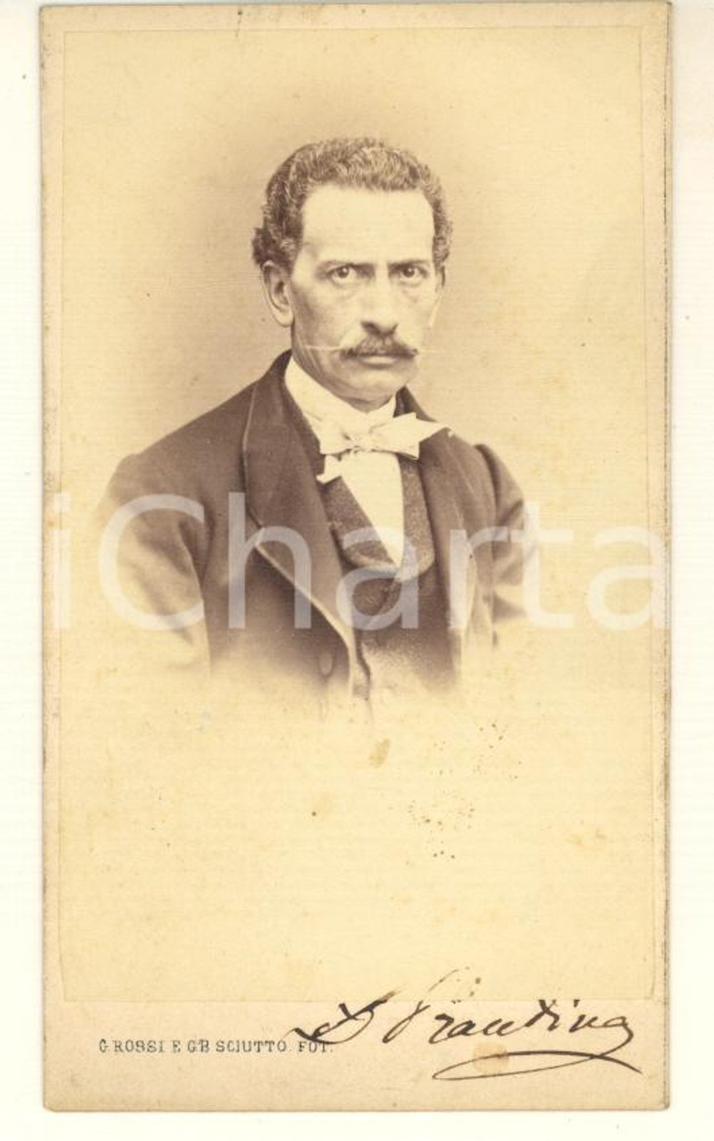 1870 ca RISORGIMENTO Giovanni Battista PRANDINA medico di Garibaldi *Foto Fotografia originale d'epoca, su cartoncino morbido, che ritrae il medico chirurgo milanese Giovanni Battista Prandina, noto per la sua partecipazione  alle Cinque Giornate di Milano, alla I Guerra d’Indipendenza e alla difesa della Repubblica Romana. Amico di Garibaldi, fu tra i medici chiamati al suo capezzale per i postumi della ferita all'Aspromonte.FOTOGRAFO: Giulio Rossi e Giovanni Battista Sciutto - Genova GOOD/buono  Formato: 6x10 cm originale e autentica 1