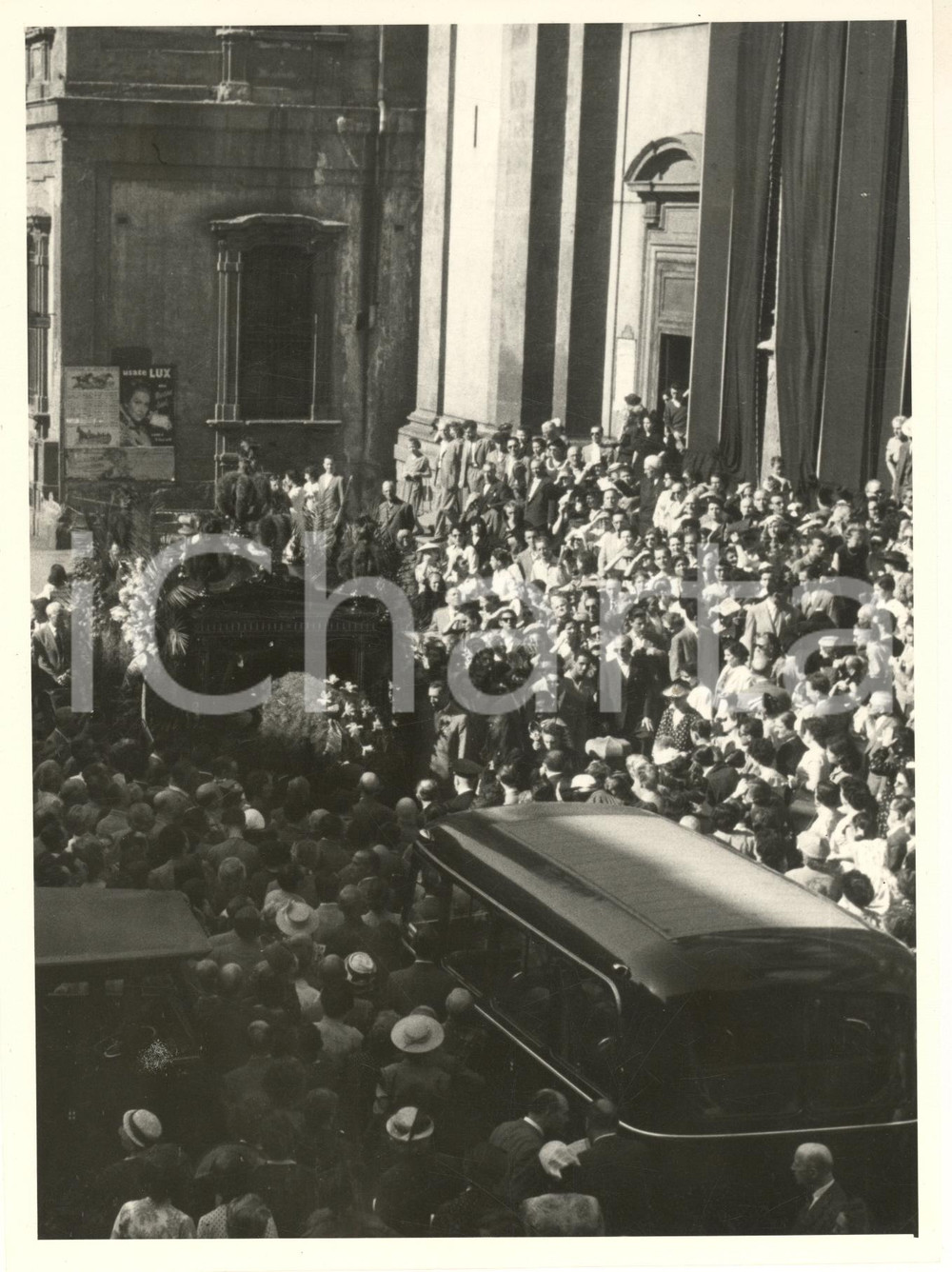 1953 MILANO Chiesa S. Alessandro - Funerali attore Ruggero RUGGERI *Foto (6) Fotografia originale d'epoca. FAIR/discreto lievi graffi; residui cartacei al verso Formato: 18x24 cm originale e autentica 1