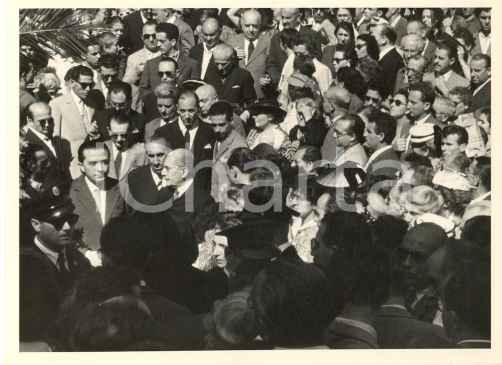 1953 MILANO Funerali attore Ruggero RUGGERI - Giulio Andreotti *Fotografia Fotografia originale d'epoca. POOR/danneggiato lievi graffi superficiali; residui cartacei al verso Formato: 24x18 cm originale e autentica 1