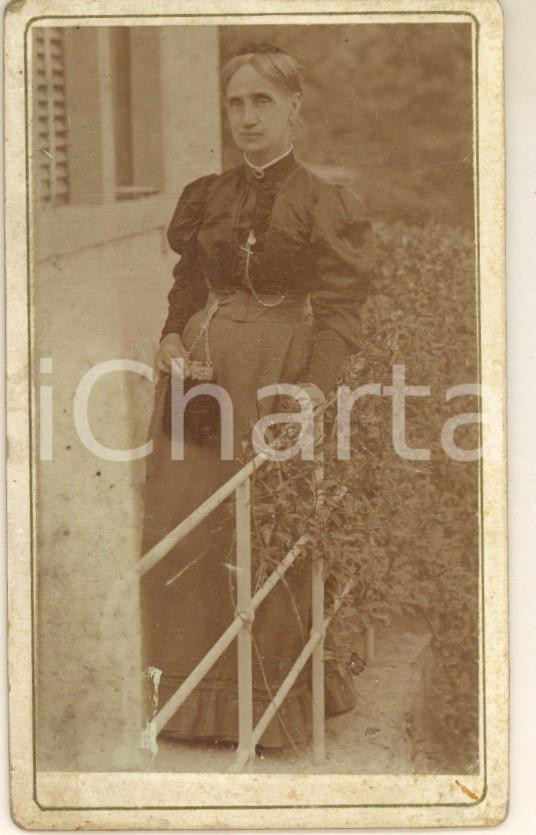 1900 ca NOVARA (?) Rosalia SPECKEL istitutrice - Ritratto - Foto CDV Fotografia originale d'epoca, su cartoncino rigido.Didascalia manoscritta al verso. FAIR/discreto lievi macchie al verso Formato: 6x10 cm originale e autentica 1