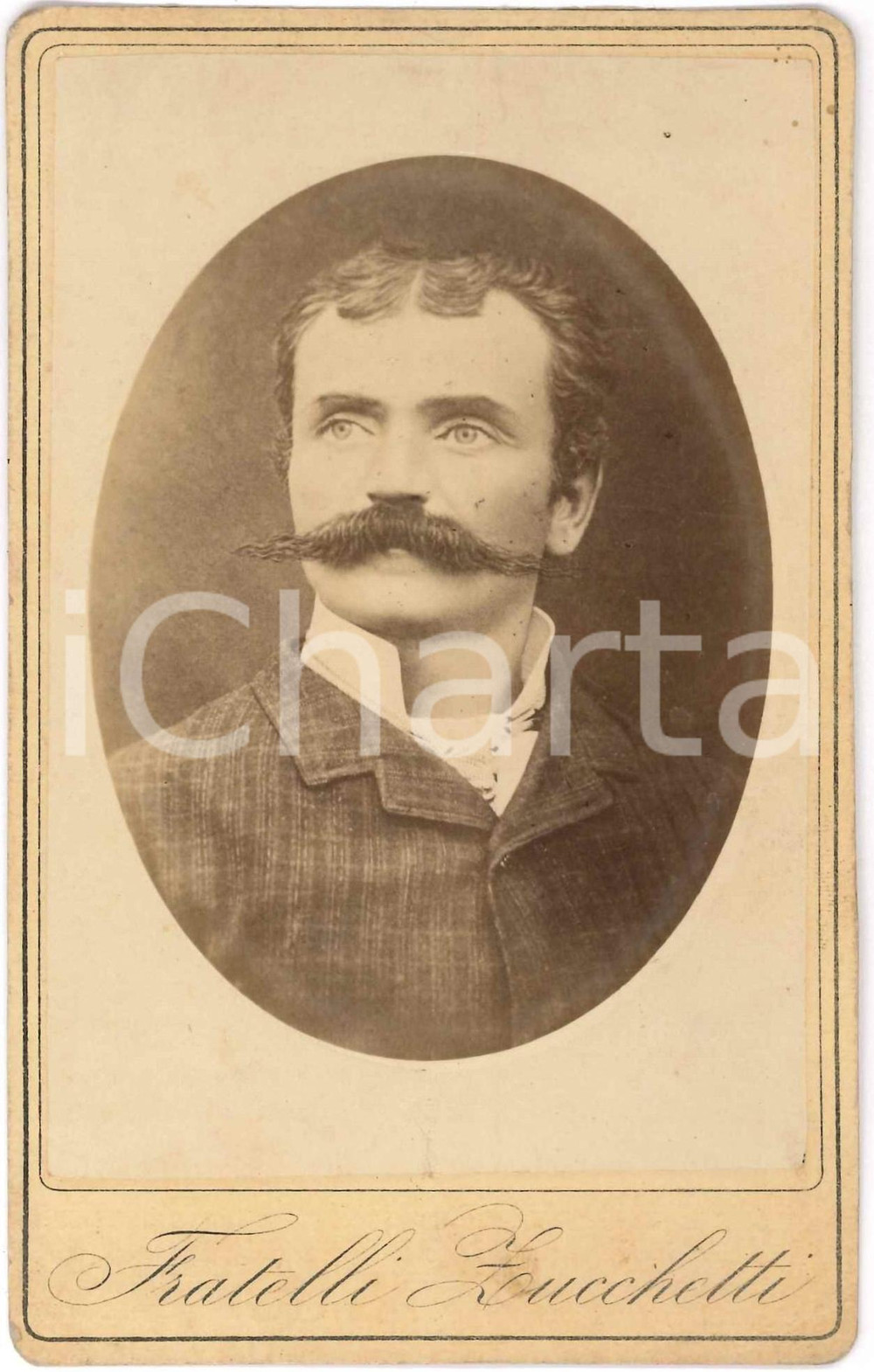 1870 ca MILANO Nobile Biagio PARATICO - Ritratto *Fotografia ZUCCHETTI 10x16 Fotografia originale d'epoca, su cartoncino morbido, che ritrae il nobile bresciano. FOTOGRAFO: Fratelli Zucchetti - Milano FAIR/discreto lieve sbrecciatura angolare Formato: 10x16 cm originale e autentica 1