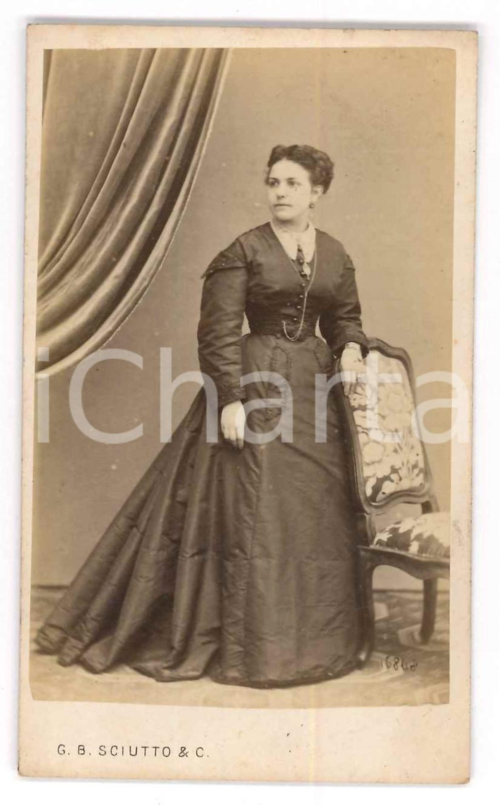1870 ca GENOVA Caterina MAFFEZZOLI moglie garibaldino Oreste BRONZETTI *Foto 1 Fotografia originale d'epoca, su cartoncino morbido, che ritrae la moglie del patriota e garibaldino Oreste Bronzetti.FOTOGRAFO: Giovanni Battista Sciutto - Genova GOOD/buono minimi difetti di stampa Formato: 6x10 cm originale e autentica 1