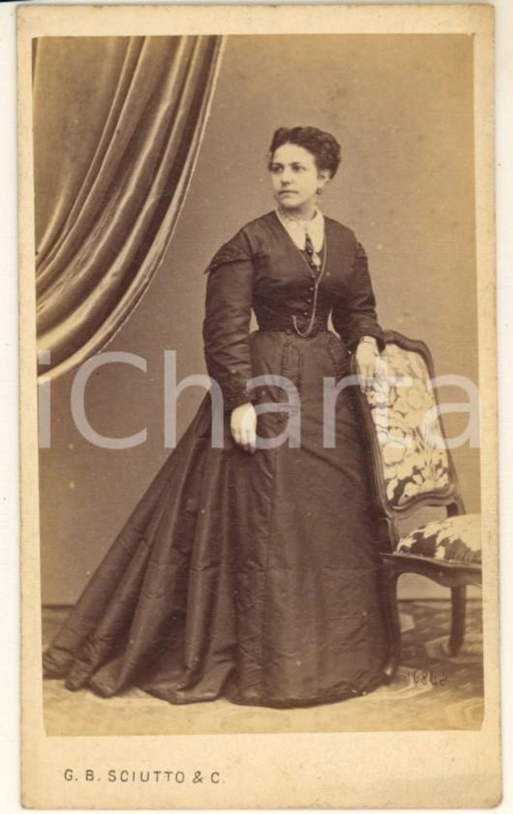 1870 ca GENOVA Caterina MAFFEZZOLI moglie garibaldino Oreste BRONZETTI *Foto 2 Fotografia originale d'epoca, su cartoncino morbido, che ritrae la moglie del patriota e garibaldino Oreste Bronzetti.FOTOGRAFO: Giovanni Battista Sciutto - Genova GOOD/buono minimi difetti di stampa Formato: 6x10 cm originale e autentica 1