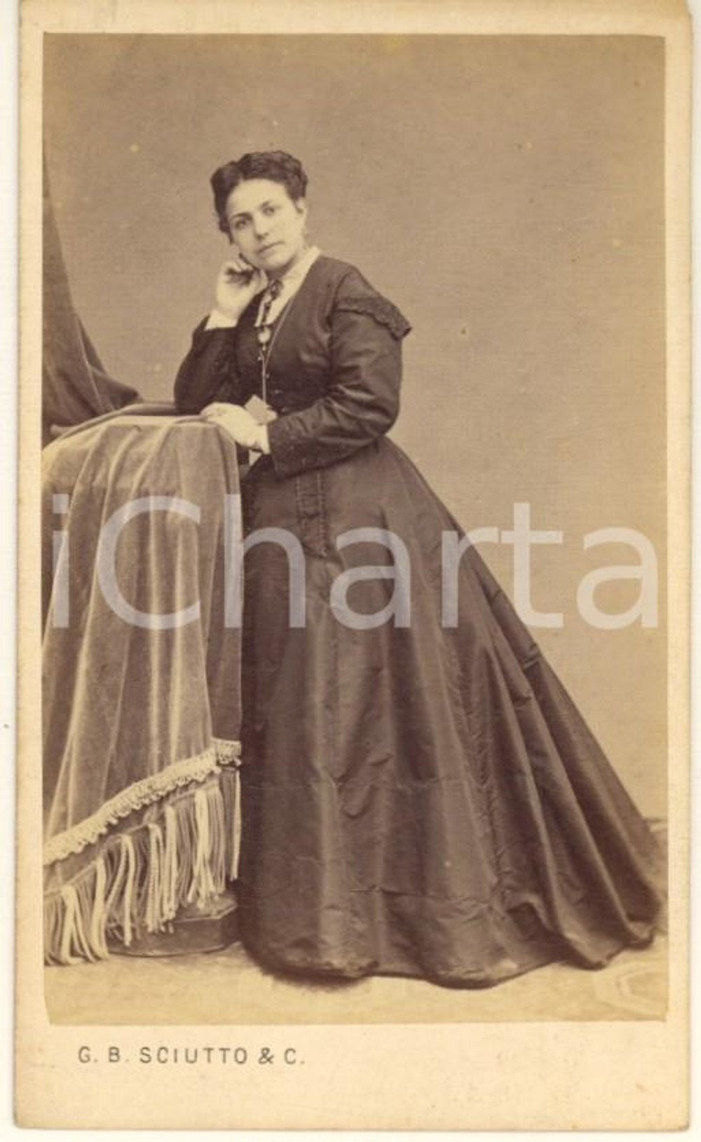 1870 ca GENOVA Caterina MAFFEZZOLI moglie garibaldino Oreste BRONZETTI *Foto 4 Fotografia originale d'epoca, su cartoncino morbido, che ritrae la moglie del patriota e garibaldino Oreste Bronzetti.FOTOGRAFO: Giovanni Battista Sciutto - Genova GOOD/buono minimi difetti di stampa Formato: 6x10 cm originale e autentica 1