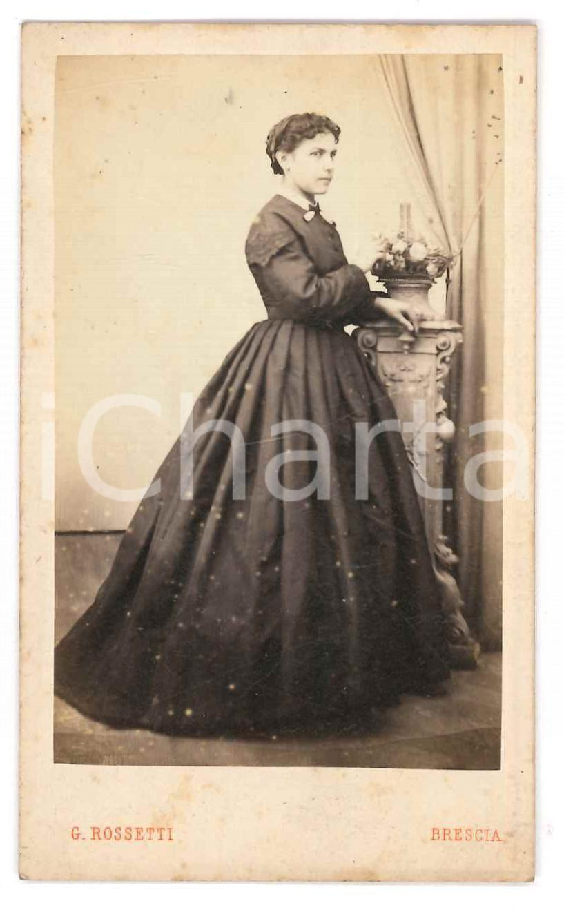 1870 ca GENOVA Caterina MAFFEZZOLI moglie garibaldino Oreste BRONZETTI *Foto 7 Fotografia originale d'epoca, su cartoncino morbido, che ritrae la moglie del patriota e garibaldino Oreste Bronzetti.FOTOGRAFO: G. Rossetti - Brescia GOOD/buono minimi difetti di stampa Formato: 6x10 cm originale e autentica 1