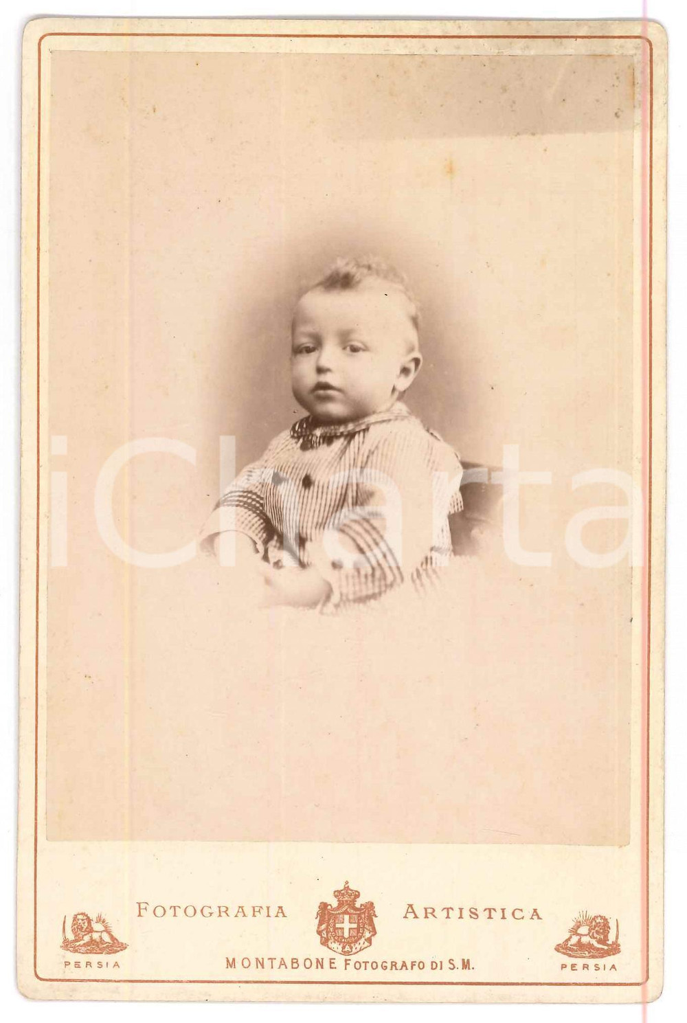 1875 ca MILANO Pilade BRONZETTI figlio del garibaldino Oreste *Foto MONTABONE 2 Fotografia originale d'epoca, su cartoncino rigido, che ritrae il bambino figlio del patriota e garibaldino Oreste Bronzetti.FOTOGRAFO: Montabone di C. Marcozzi - Milano FAIR/discreto brunitura al lato superiore Formato: 11x16 cm originale e autentica 1