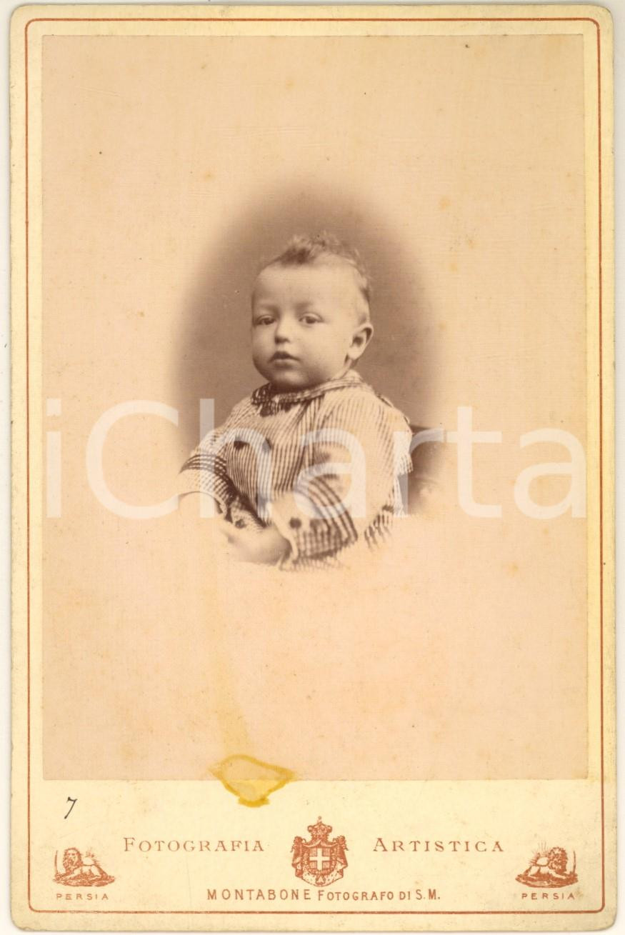 1875 ca MILANO Pilade BRONZETTI figlio del garibaldino Oreste *Foto MONTABONE 3 Fotografia originale d'epoca, su cartoncino rigido, che ritrae il bambino figlio del patriota e garibaldino Oreste Bronzetti.FOTOGRAFO: Montabone di C. Marcozzi - Milano POOR/danneggiato macchia Formato: 11x16 cm originale e autentica 1