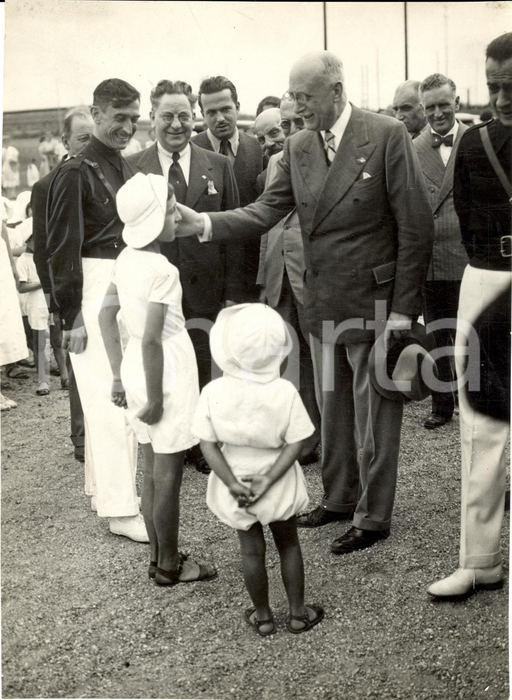 Fotografia d epoca originale 1936 LEGNANO MI Prefetto Riccardo MOTTA visita la colonia elioterapica Foto 1