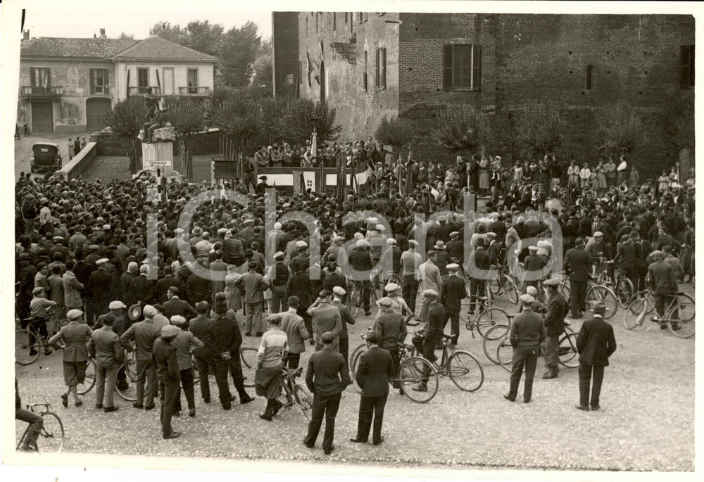Fotografia d epoca originale 1932 BINASCO Alessandro GORMI inaugura monumento Caduti  Discorso Foto 1