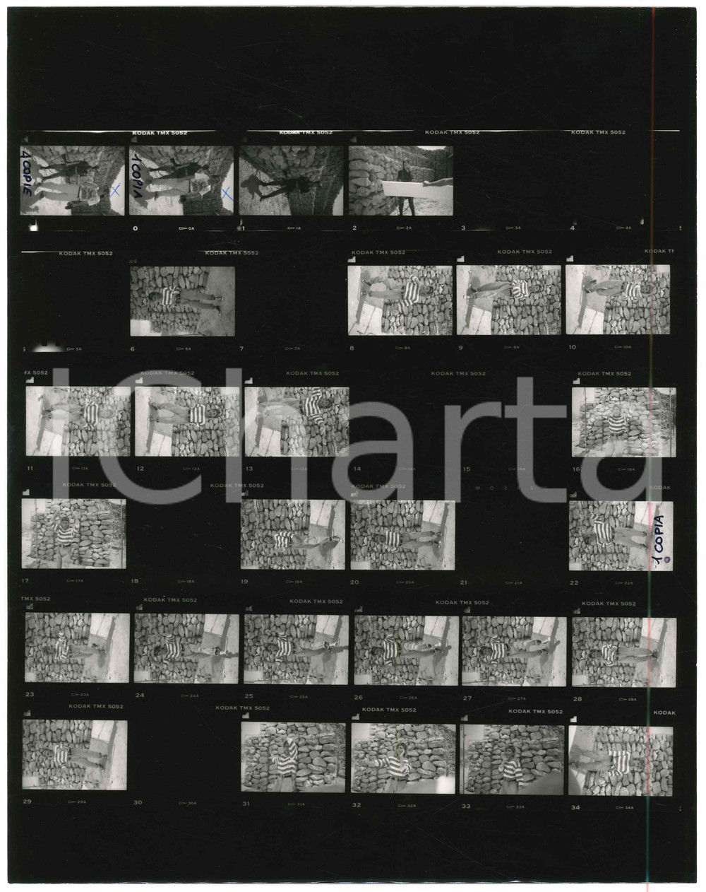 1980 ca ITALIA - MUSICA Gianna NANNINI Ritratto della cantante - Foto 27 provini Fotografia d'epoca composta da 27 provini. FAIR/discreto Lievi smussature agli angoli, appunti manoscritti al recto Formato: 24x30 cm originale e autentica 1