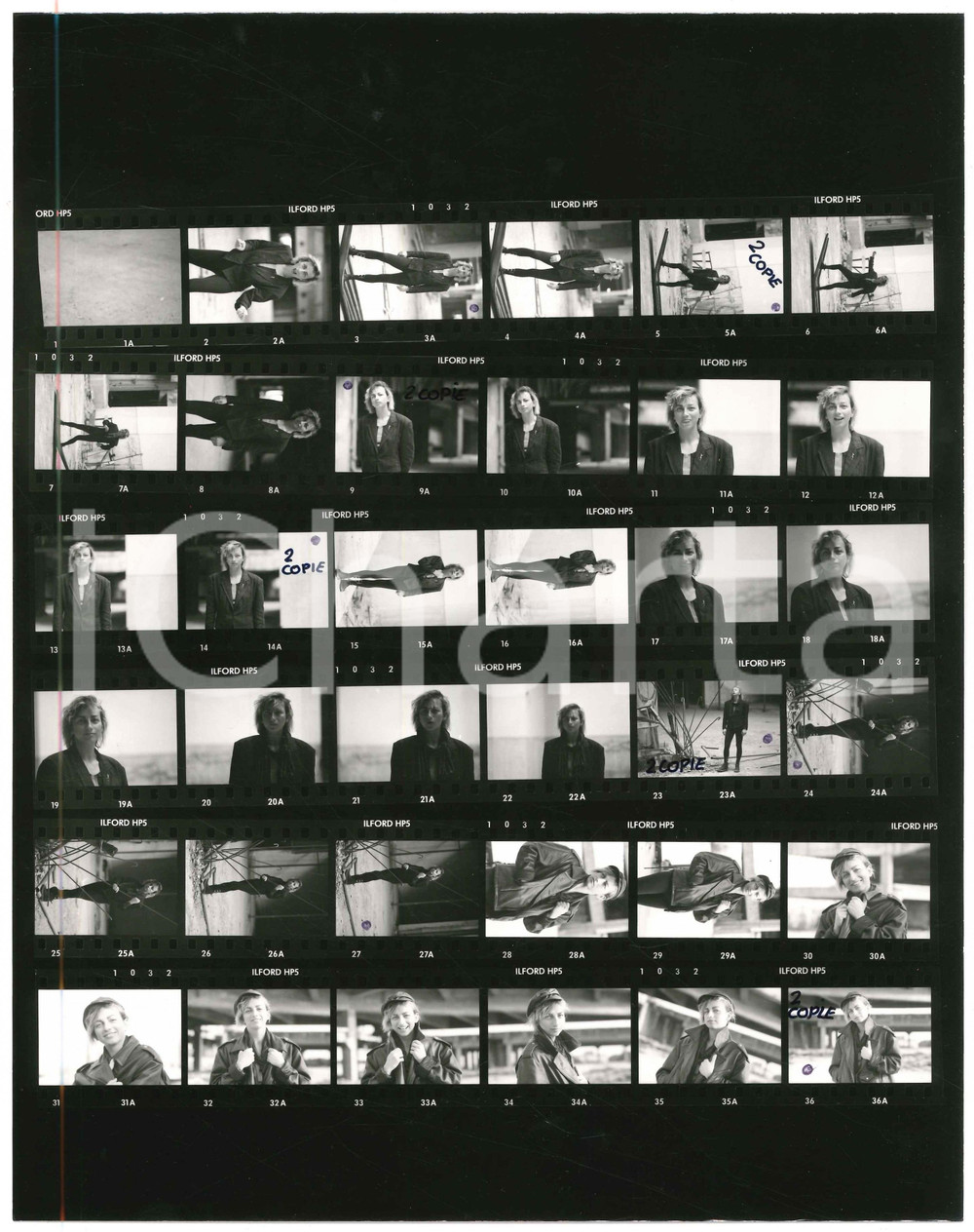 1980 ca ITALIA - MUSICA Gianna NANNINI Ritratto della cantante - Foto 36 provini Fotografia d'epoca composta da 36 provini. FAIR/discreto Lievi smussature agli angoli, appunti manoscritti al recto Formato: 24x30 cm originale e autentica 1