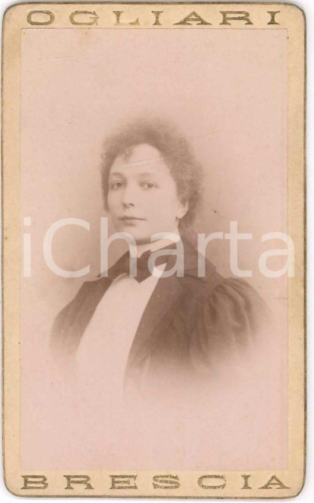 1897 BRESCIA Ritratto di nobildonna *Foto Giona OGLIARI CDV 1 Fotografia d'epoca, su cartoncino rigido.FOTOGRAFO: Giona Ogliari - Brescia, via Didietro Vescovado  GOOD/buono  Formato: 6x10 cm originale e autentica 1