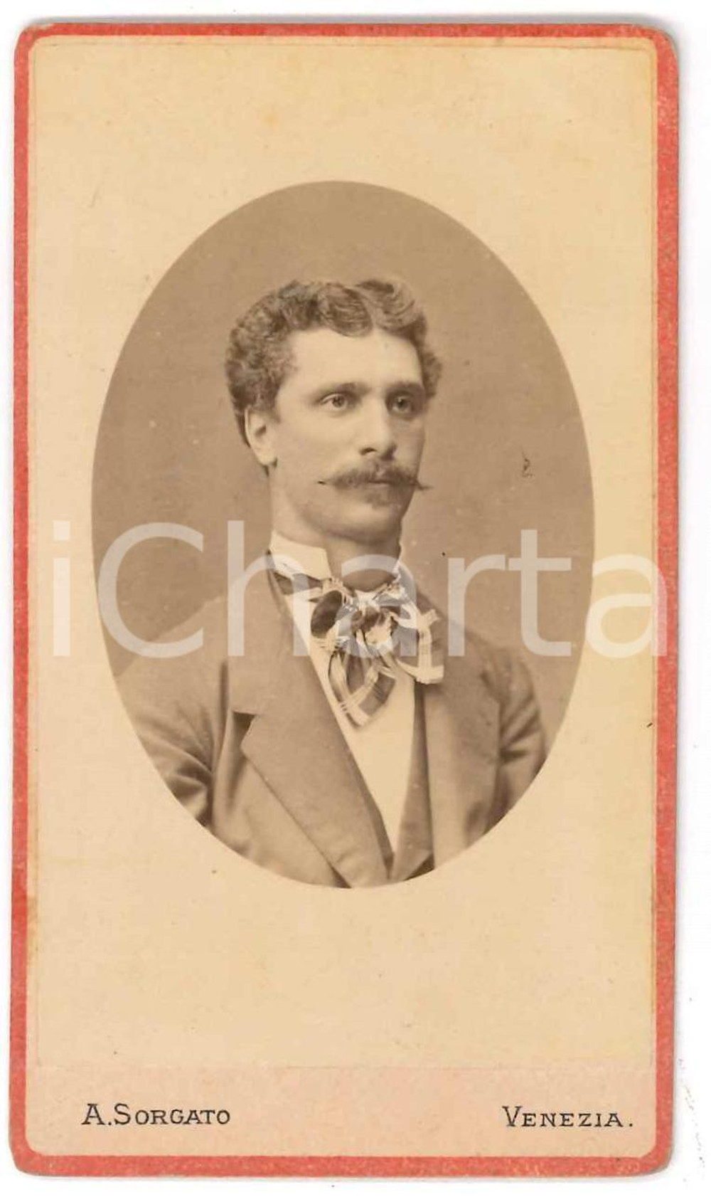 1890 ca VENEZIA Ritratto di giovane uomo - Foto Antonio SORGATO - CDV  Fotografia d'epoca, montata su cartoncino.FOTOGRAFO: Antonio Sorgato - Venezia FAIR/discreto lievi bruniture Formato: CDV (6x10 cm) originale e autentica 1